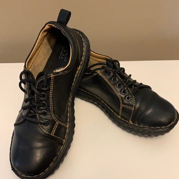 BORN Ravine walking shoe lace up nubby sole Sz 7 - Picture 2 of 7